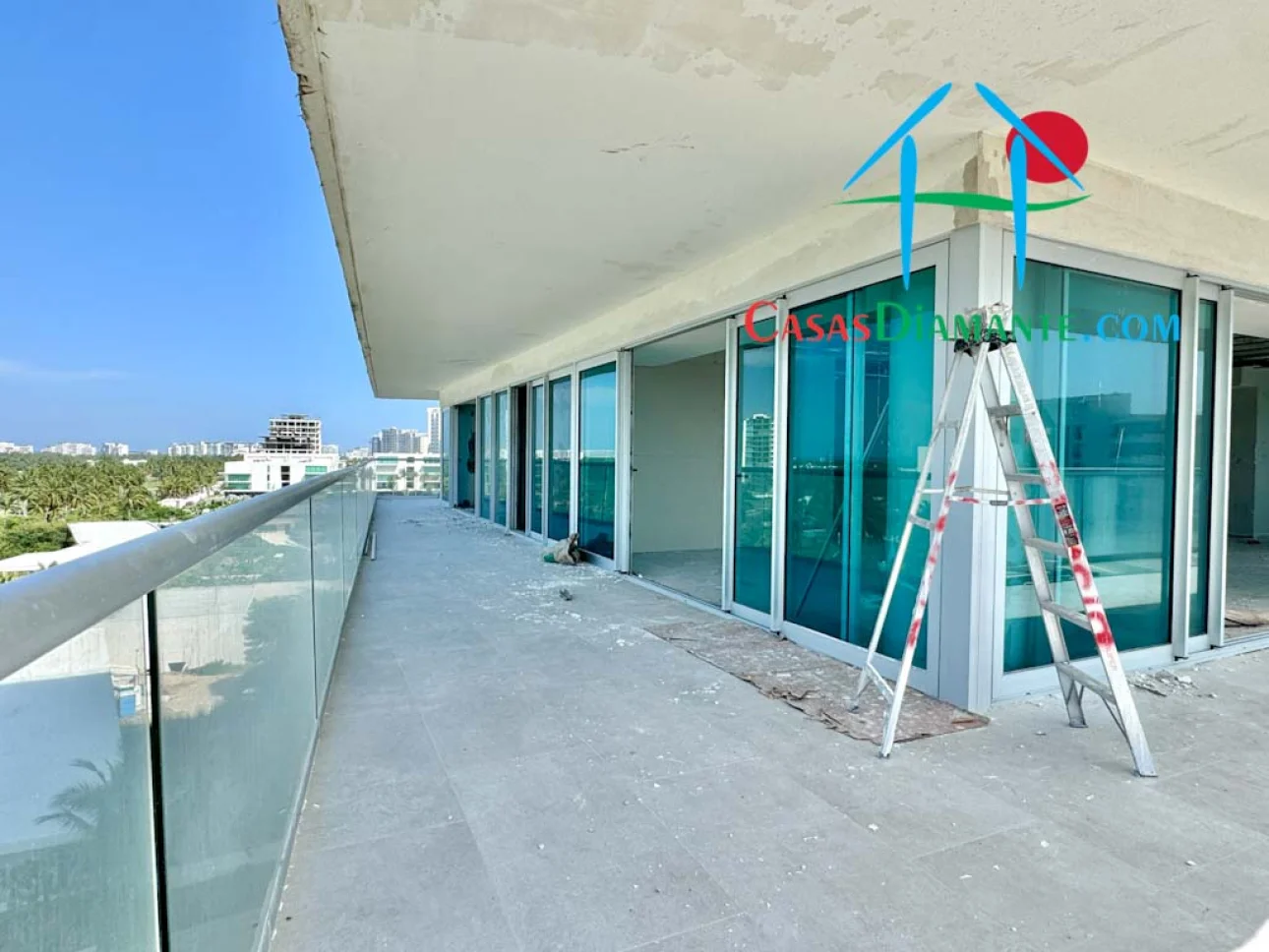 Departamento a pie de playa, con terraza y vista al mar
