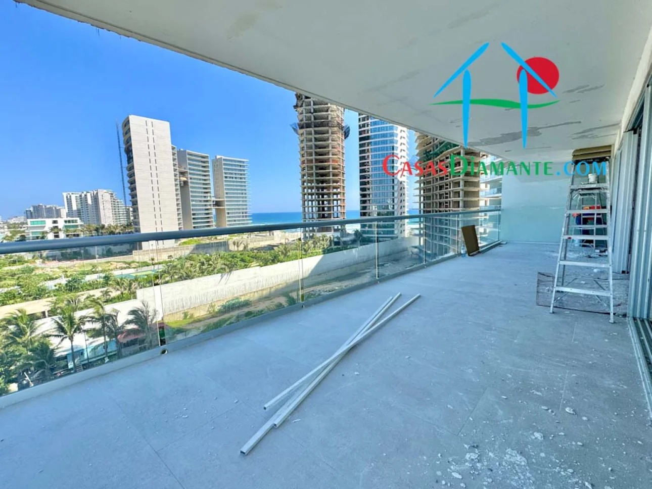 Departamento a pie de playa, con terraza y vista al mar