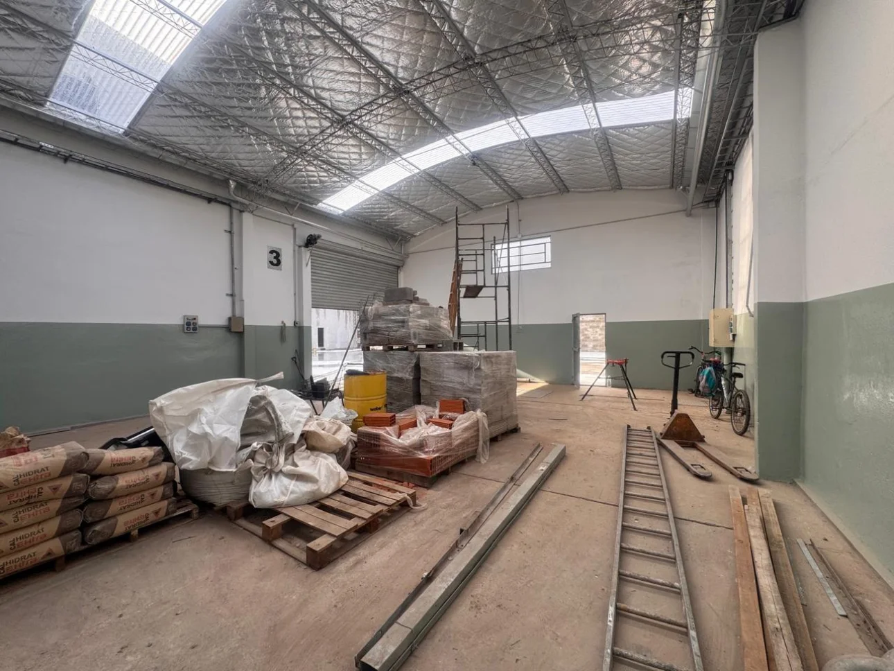 Galpon 760 m² a Estrenar + 250 m² de Oficinas a m A. Márquez
