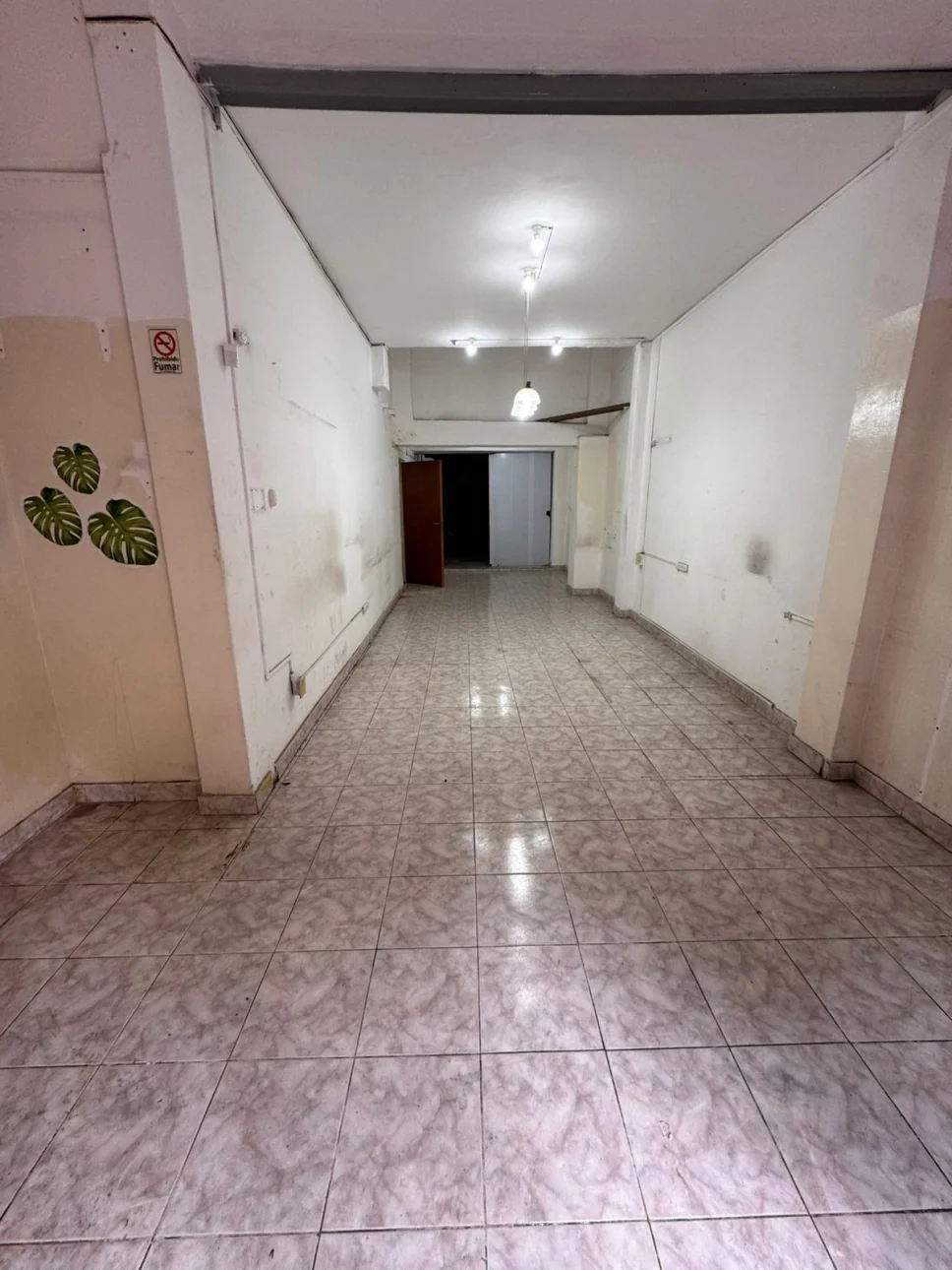 Local en alquiler - a metros de la estación J L Suarez