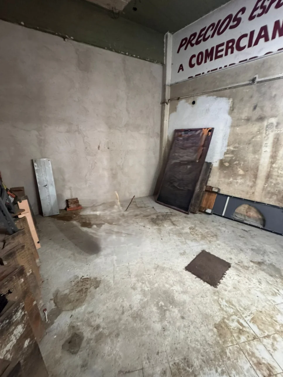 Local en alquiler - a metros de la estación J L Suarez