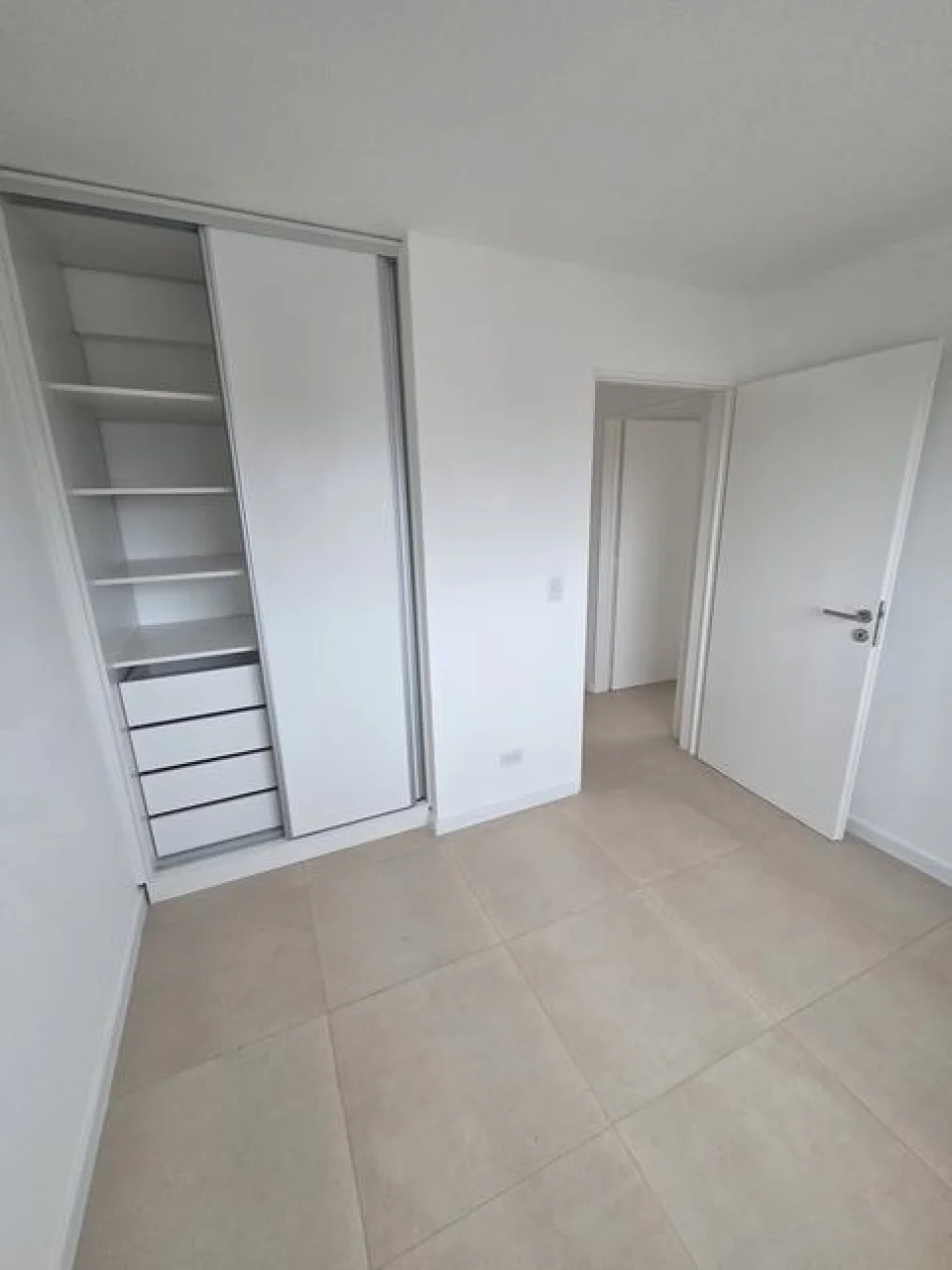 DEPARTAMENTO 3 AMB A ESTRENAR CASEROS