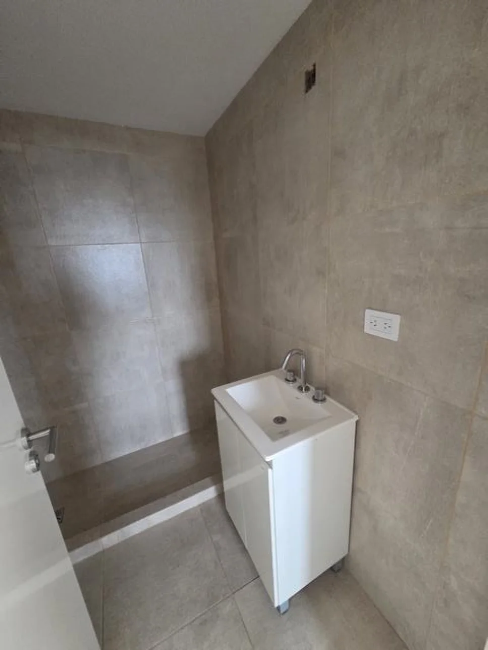 DEPARTAMENTO 3 AMB A ESTRENAR CASEROS