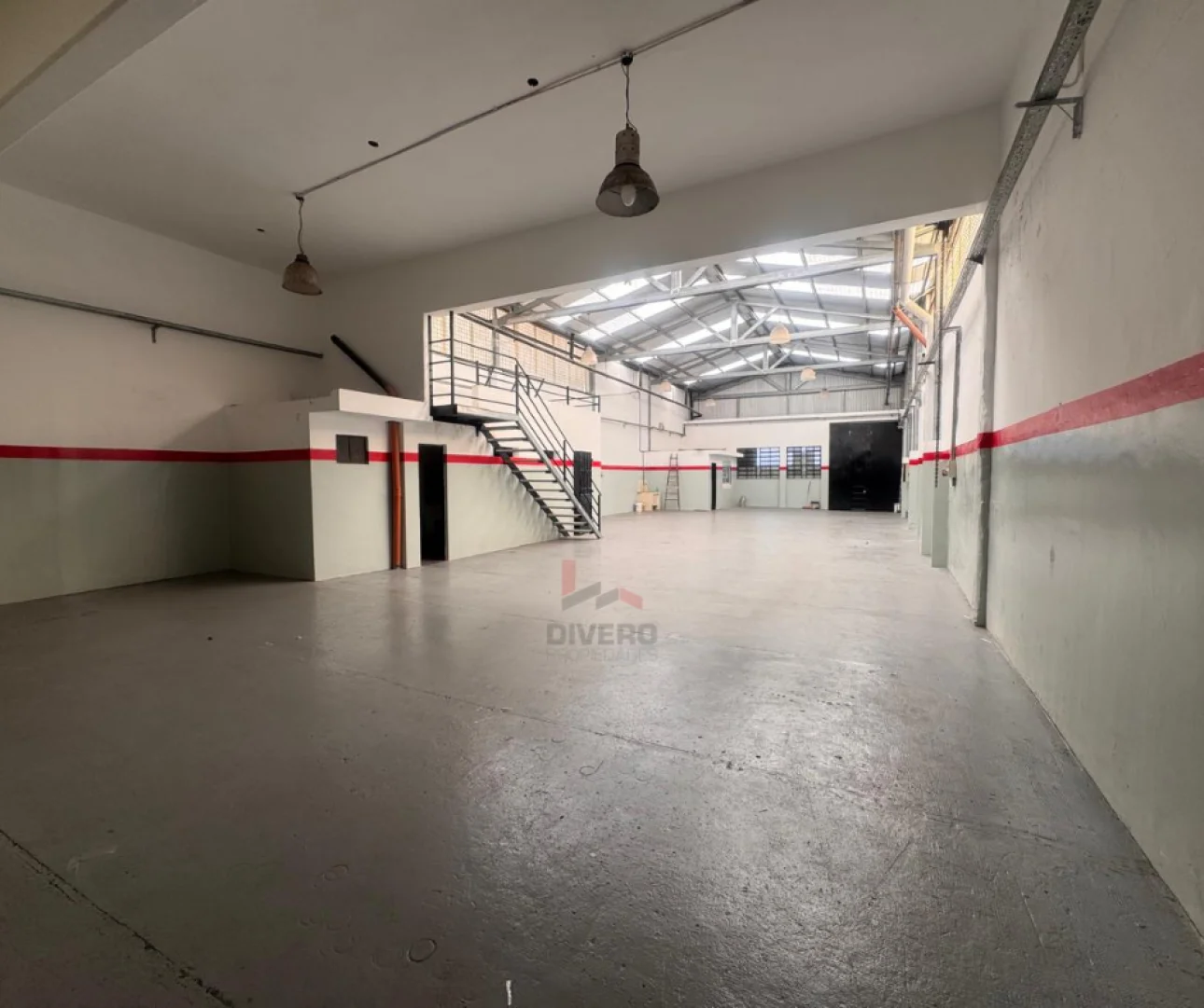 Galpón de 300 m² en Alquiler en Villa Bonich, Próximo a Ruta