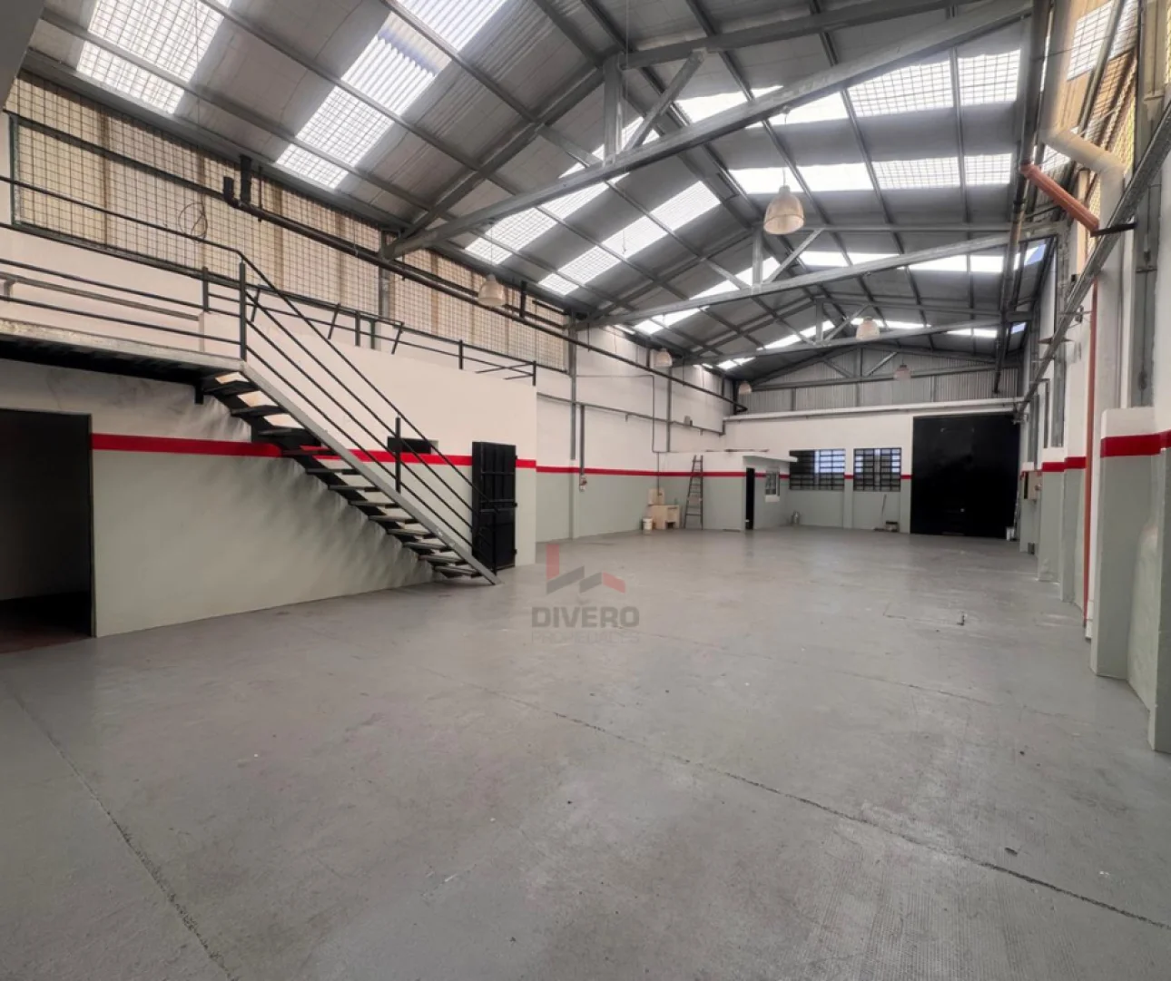 Galpón de 300 m² en Alquiler en Villa Bonich, Próximo a Ruta