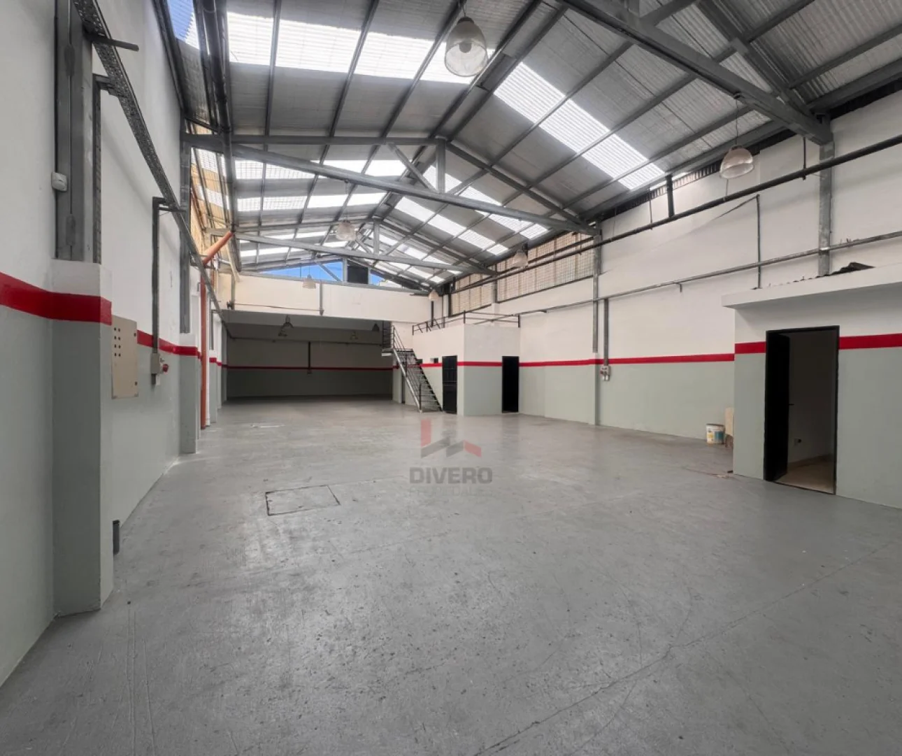 Galpón de 300 m² en Alquiler en Villa Bonich, Próximo a Ruta