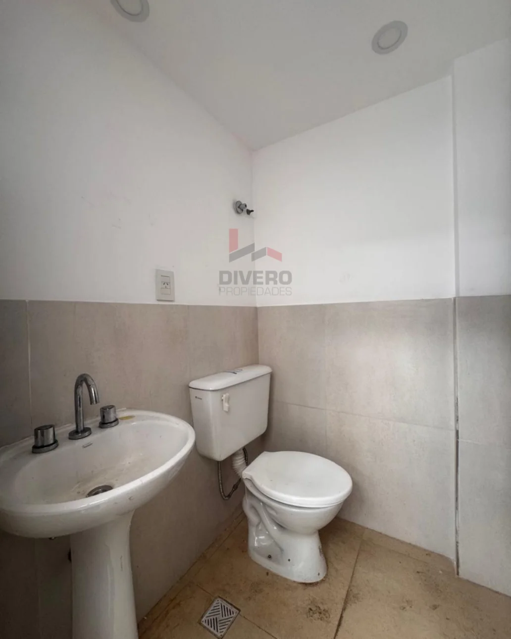 Galpón de 300 m² en Alquiler en Villa Bonich, Próximo a Ruta