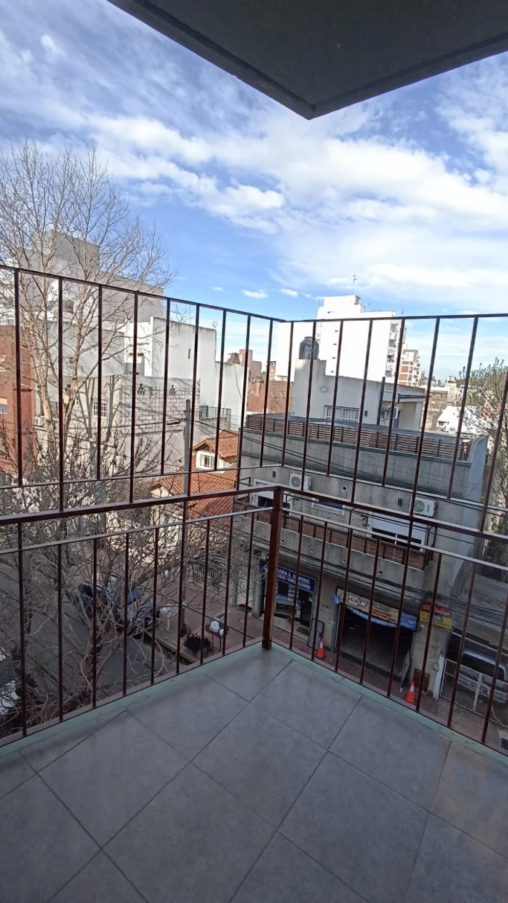 DEPARTAMENTO 2 AMBIENTES CON BALCON AL FRENTE