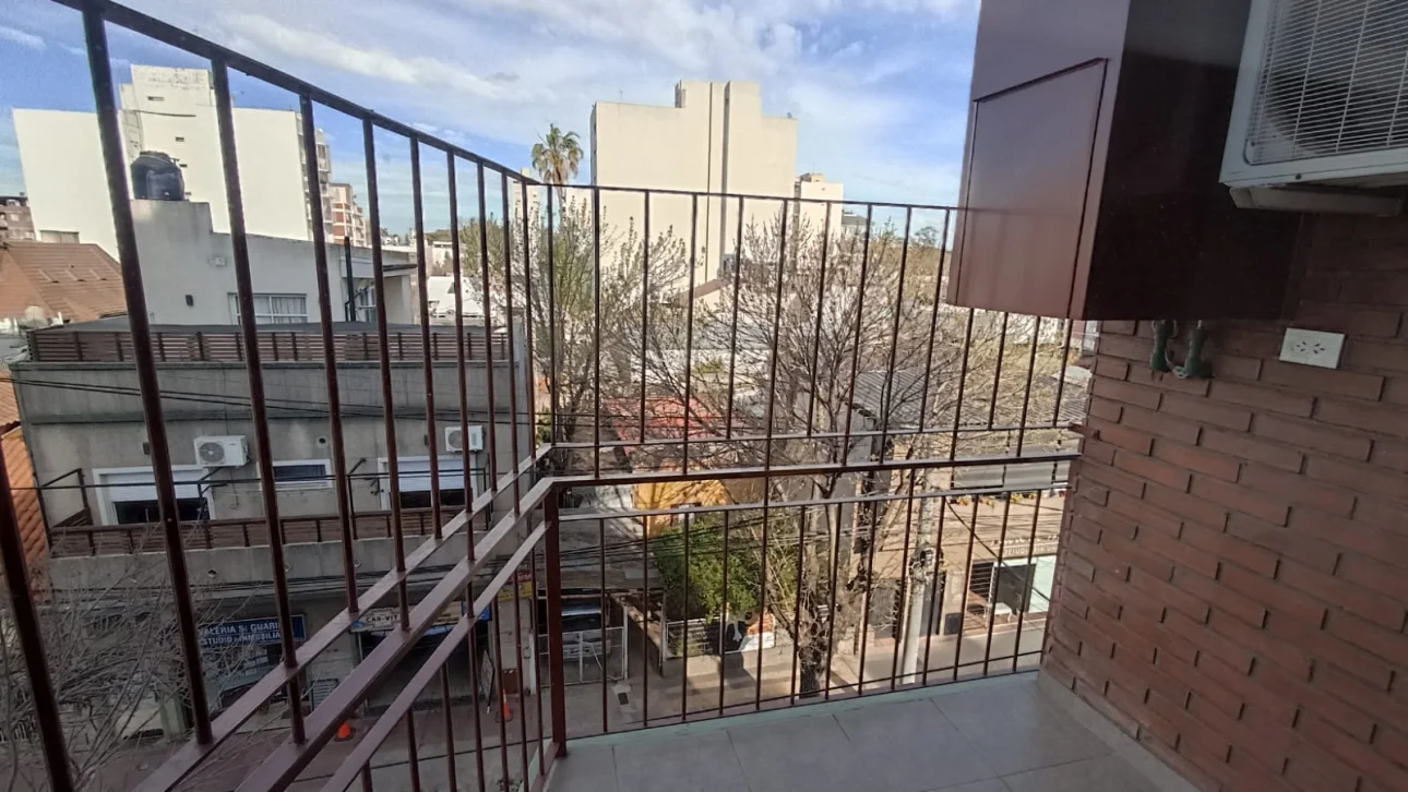 DEPARTAMENTO 2 AMBIENTES CON BALCON AL FRENTE