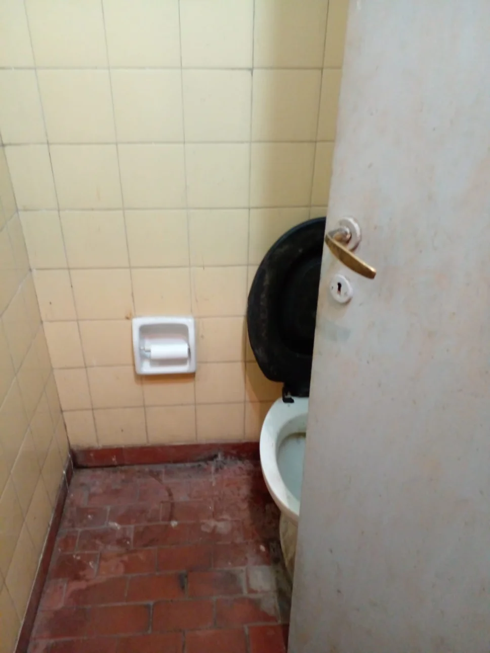 SE ALQUILA LOCAL  CON MONOAMBIENTE EN EL PALOMAR