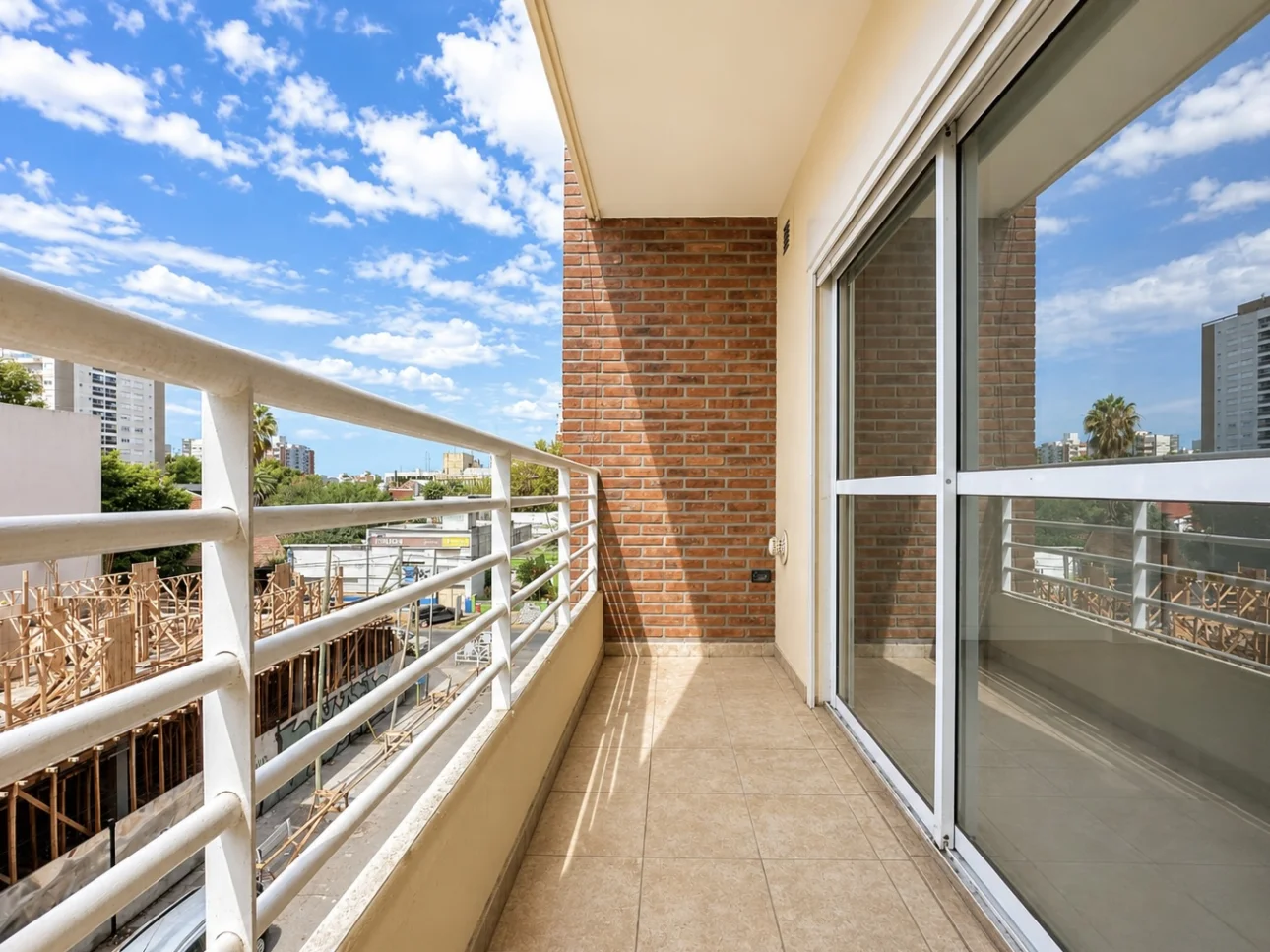 Departamento de 2 ambientes con balcon corrido