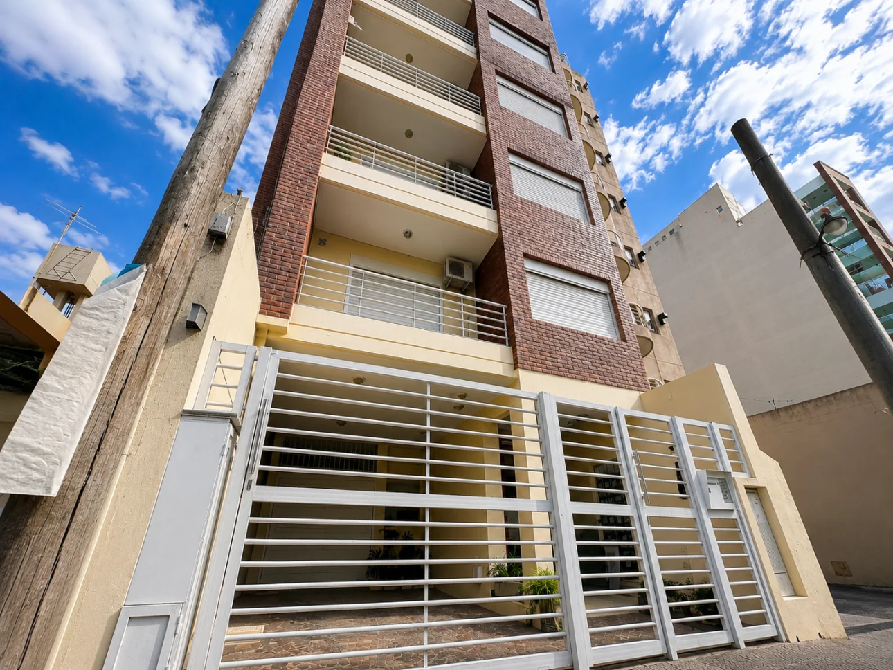 Departamento de 2 ambientes con balcon corrido