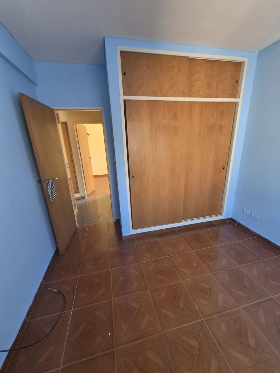 SE ALQUILA 3 AMBIENTES CON COCHERA EN VILLA CELINA