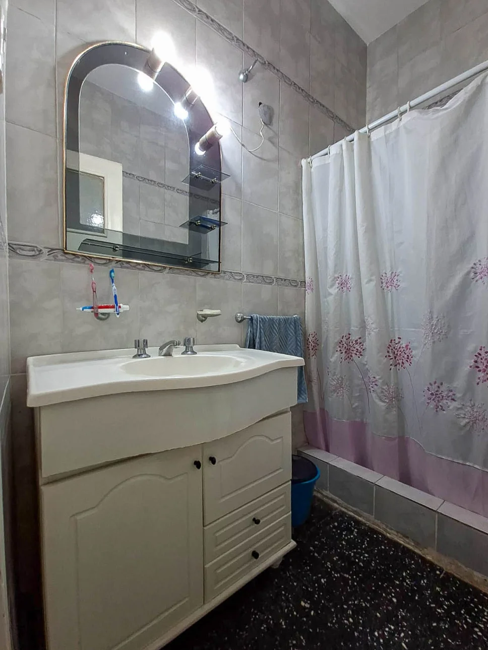 CASA CON MUCHO POTENCIAL-VENTA -V.BALLESTER