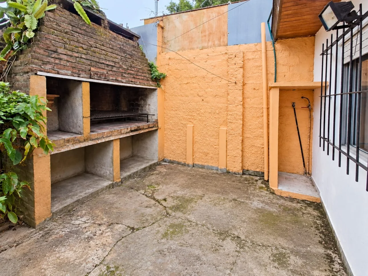 CASA CON MUCHO POTENCIAL-VENTA -V.BALLESTER