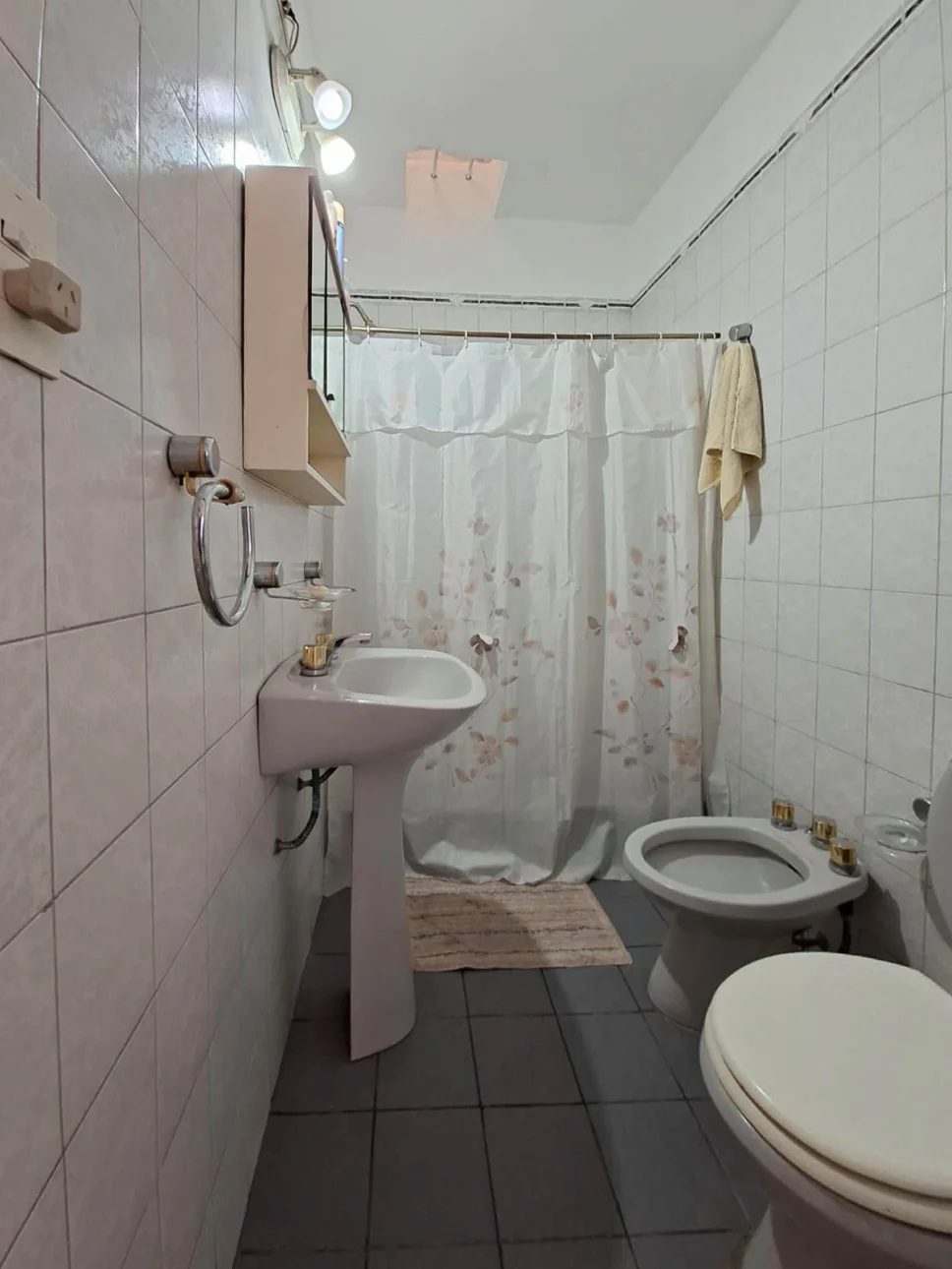 CASA CON MUCHO POTENCIAL-VENTA -V.BALLESTER