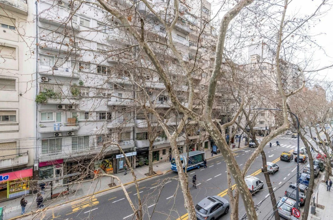 RECOLETA,SEMIPISO 3AMB,FRENTE,BALCON,LUMINOSO, EXCELENTE