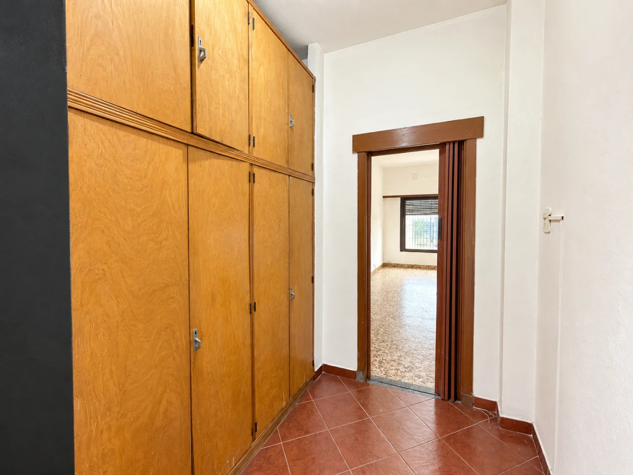 Casa de 3 ambientes con parque y 2 cocheras