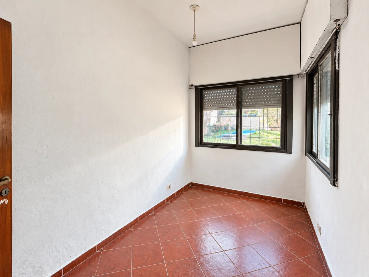 Casa de 3 ambientes con parque y 2 cocheras