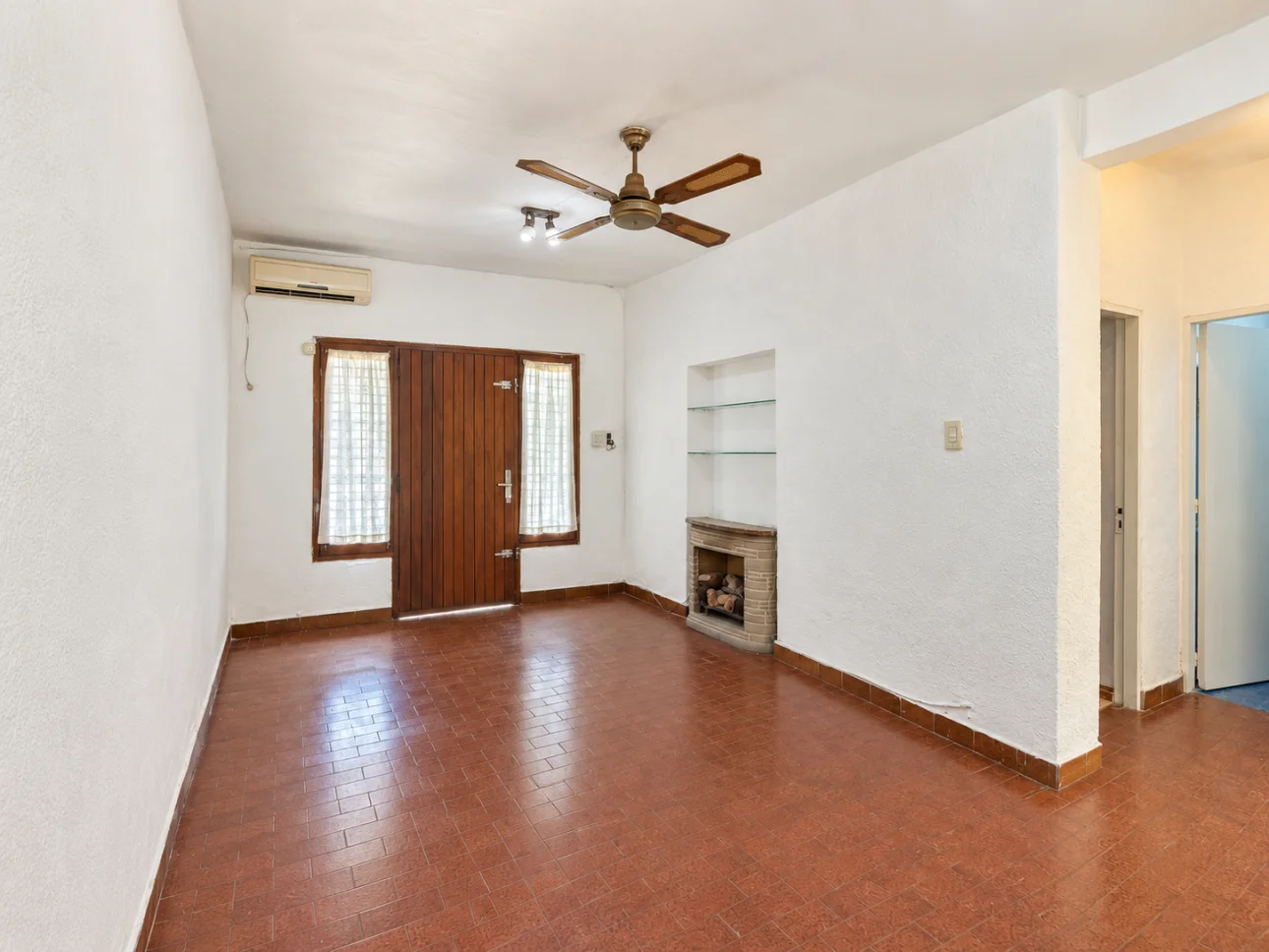 Casa de 3 ambientes con parque y 2 cocheras
