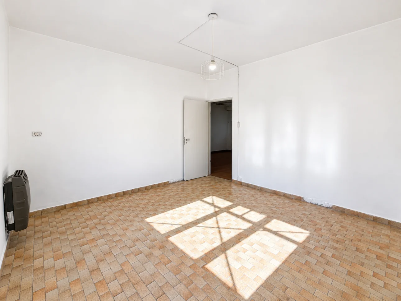 Casa de 3 ambientes con parque y 2 cocheras