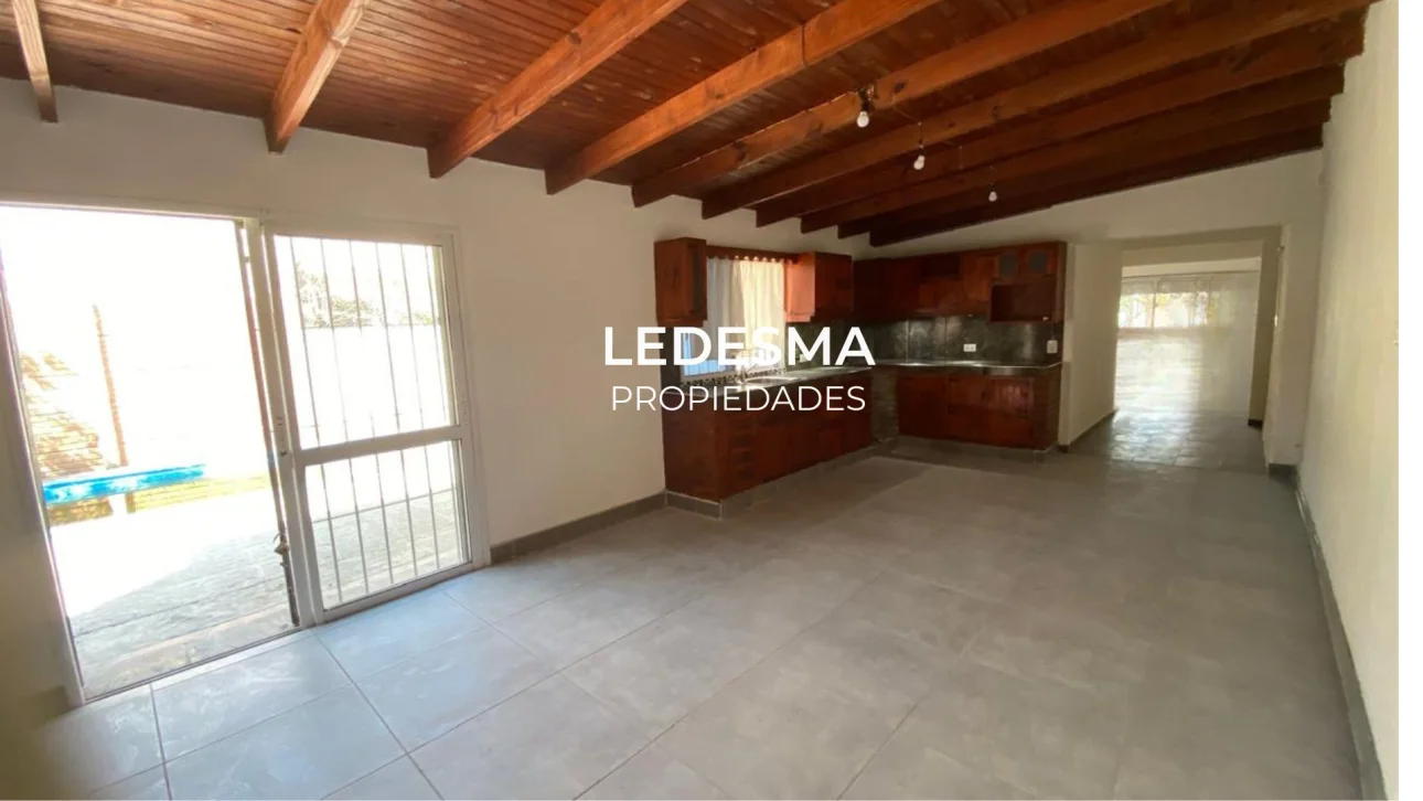 ALQUILER CASA 3 AMBIENTES CON GARAGE 2 AUTOS
