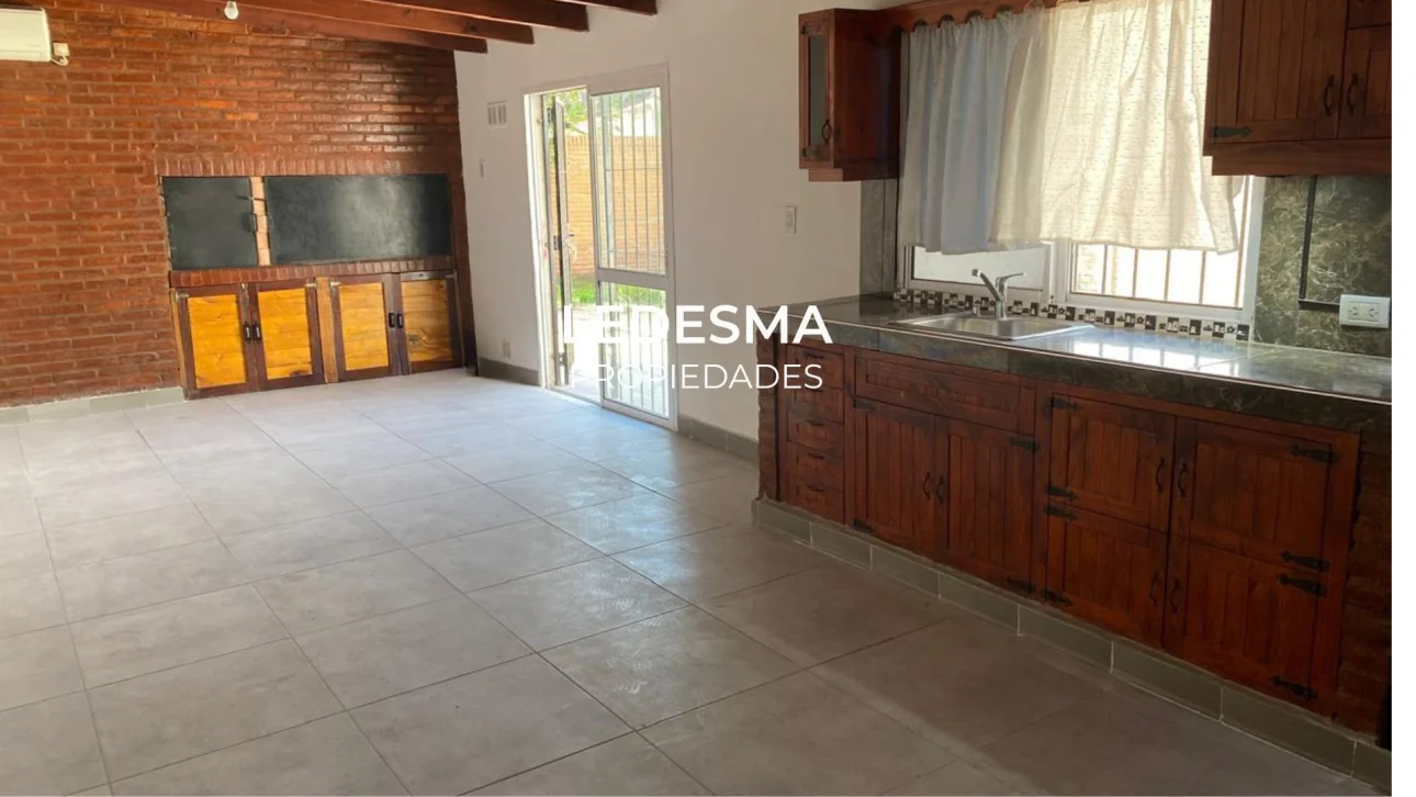 ALQUILER CASA 3 AMBIENTES CON GARAGE 2 AUTOS