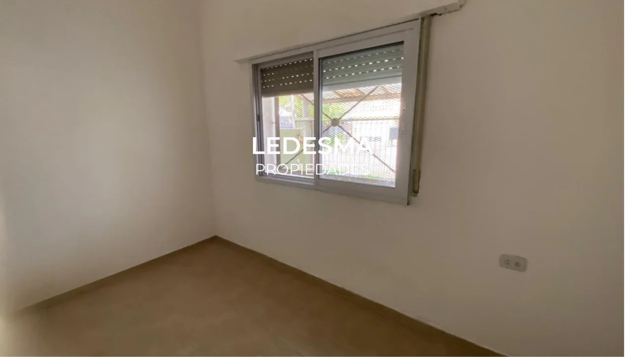 ALQUILER CASA 3 AMBIENTES CON GARAGE 2 AUTOS