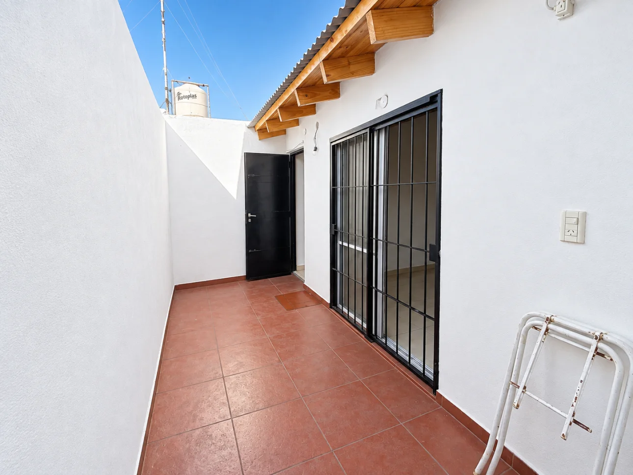 Departamento de 3 ambientes con patio