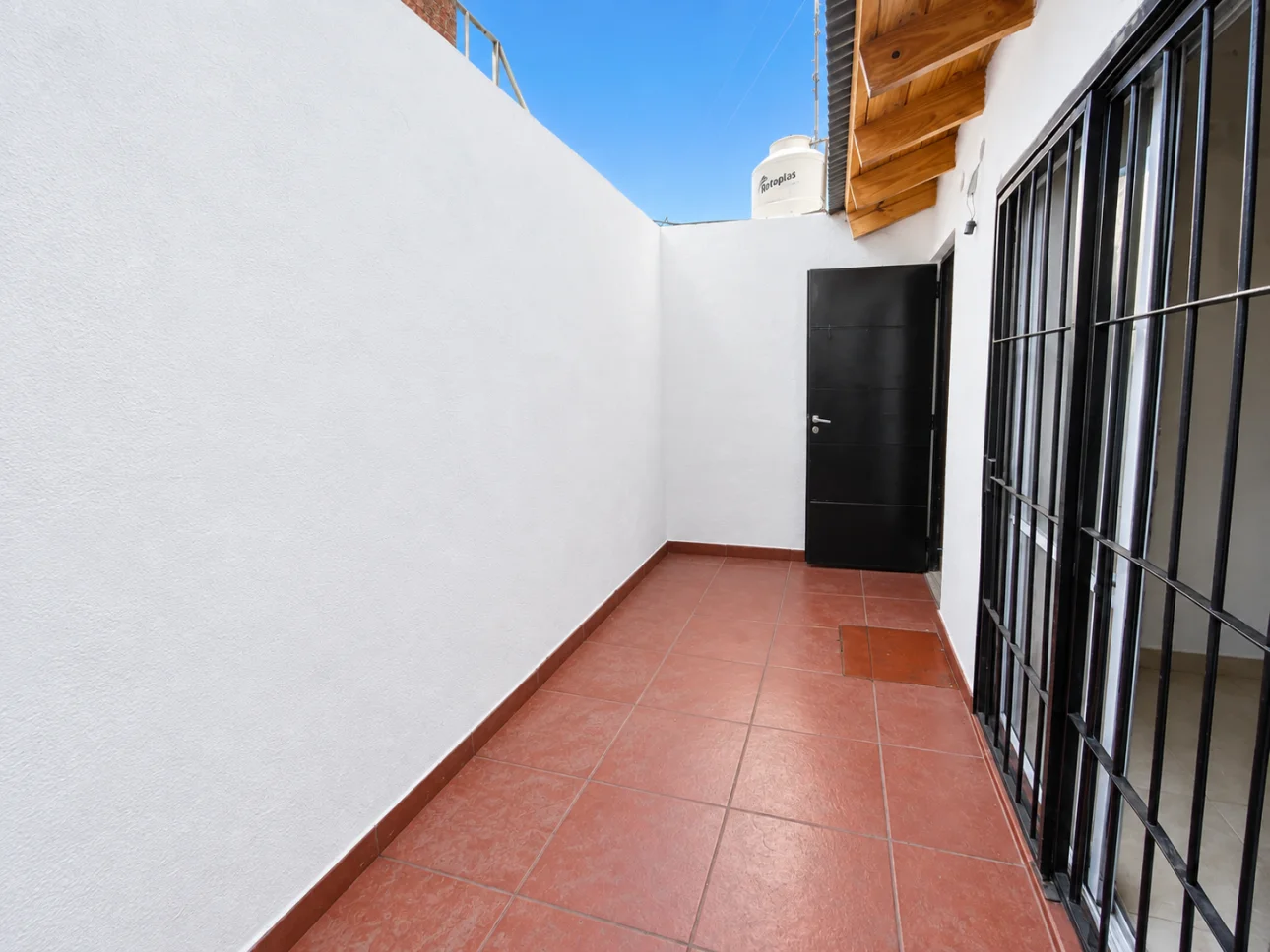 Departamento de 3 ambientes con patio