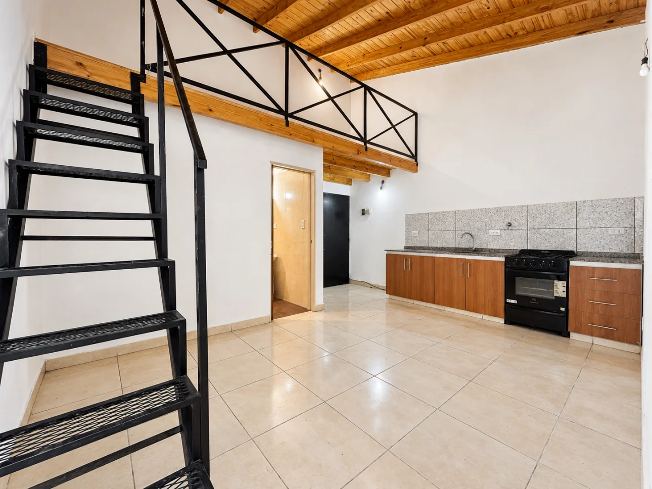 Departamento de 3 ambientes con patio