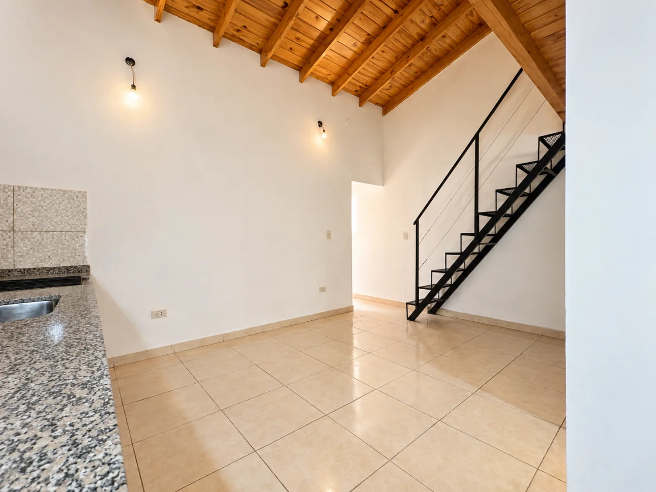 Departamento de 3 ambientes con patio