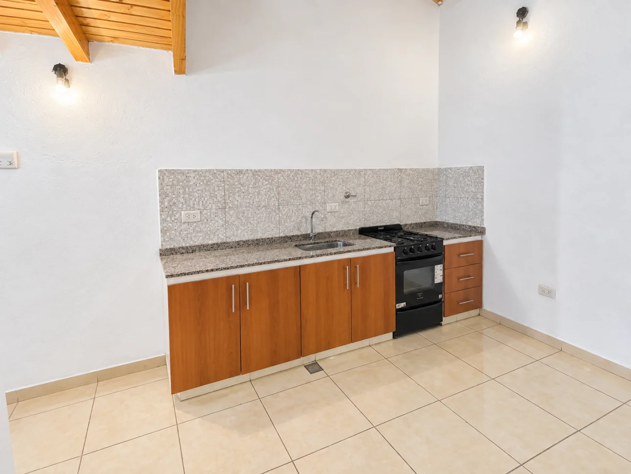 Departamento de 3 ambientes con patio