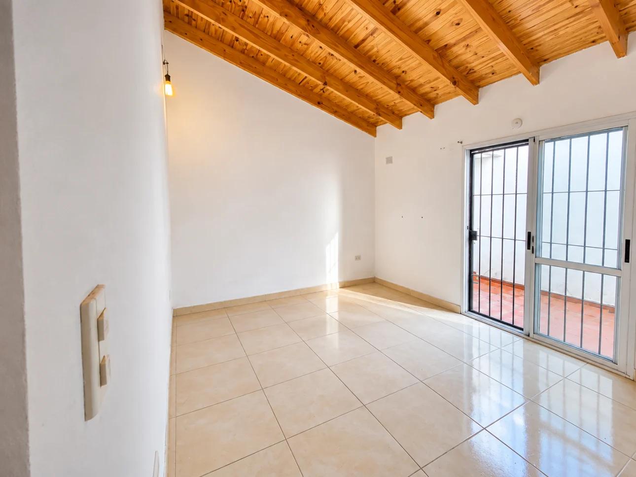 Departamento de 3 ambientes con patio