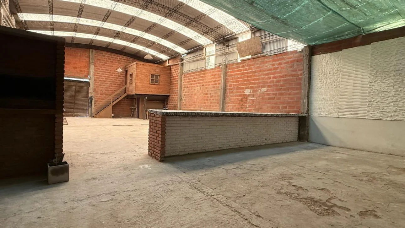 Local o Galpon sobre Av. Yrigoyen, Glew
