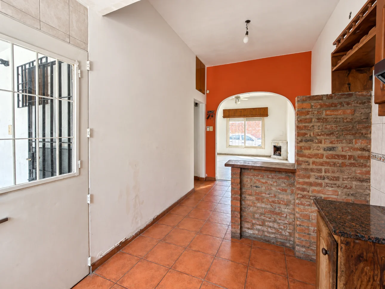 Casa de 3 ambientes con patio y 2 cocheras