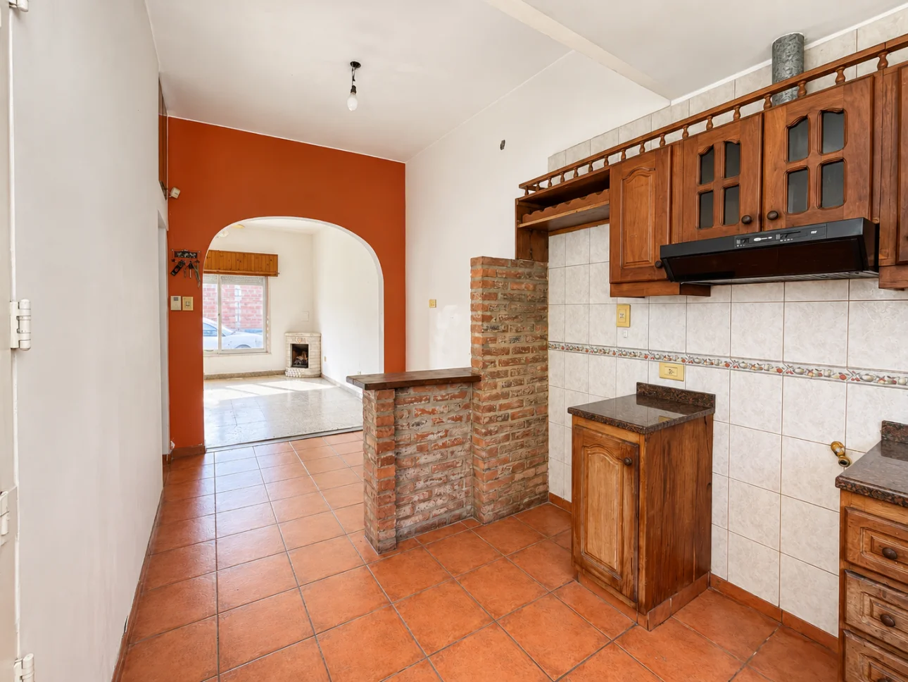 Casa de 3 ambientes con patio y 2 cocheras