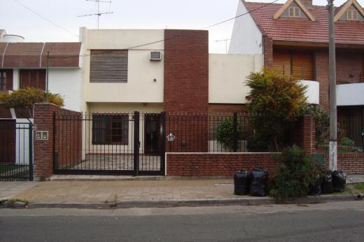 San Martin Ctro: Casa 2 Plantas lote 8,66 x 45 c/ Parque Jardin de 8,66 x 20 libre.