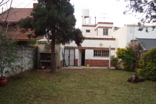 San Martin Ctro: Casa 2 Plantas lote 8,66 x 45 c/ Parque Jardin de 8,66 x 20 libre.