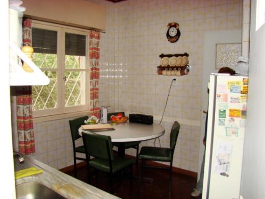 CHALET 4 AMB. SOBRE CALLE TORREALDAY