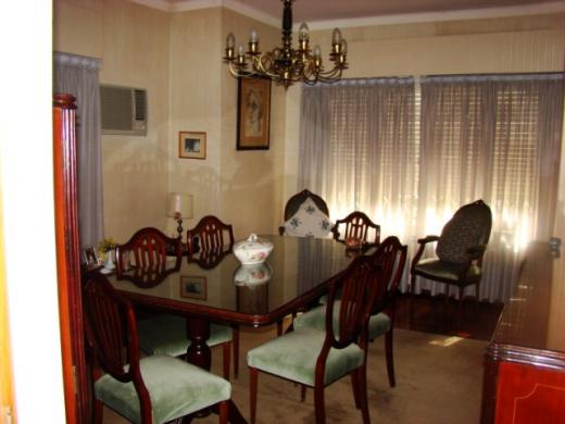 CHALET 4 AMB. SOBRE CALLE TORREALDAY