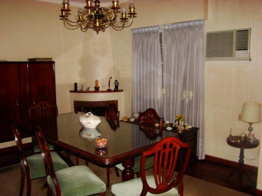 CHALET 4 AMB. SOBRE CALLE TORREALDAY