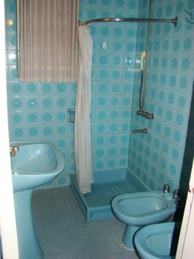 CHALET 4 AMB. SOBRE CALLE TORREALDAY